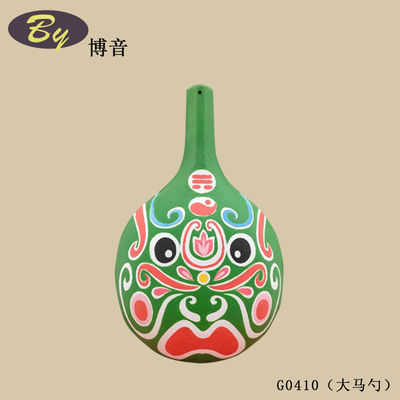 Des décorations d'art moulé en pâte à papier. Des décorations d'art moulé en pâte à papier. Des décorations de style nordique. Des décorations de fête.