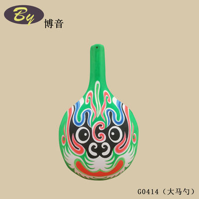 Des décorations d'art moulé en pâte à papier. Des décorations d'art moulé en pâte à papier. Des décorations de style nordique. Des décorations de fête.